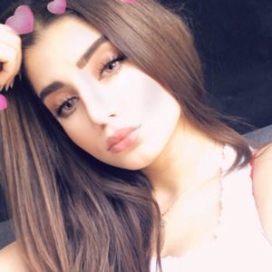 Meet your Posher, Dina